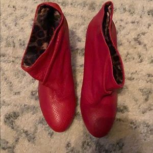 Betsey Johnson like-new red snakeskin booties